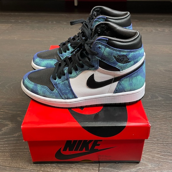 NIKE Women's Air Jordan 1 Retro High OG 'Tie-Dye' - Picture 8 of 12